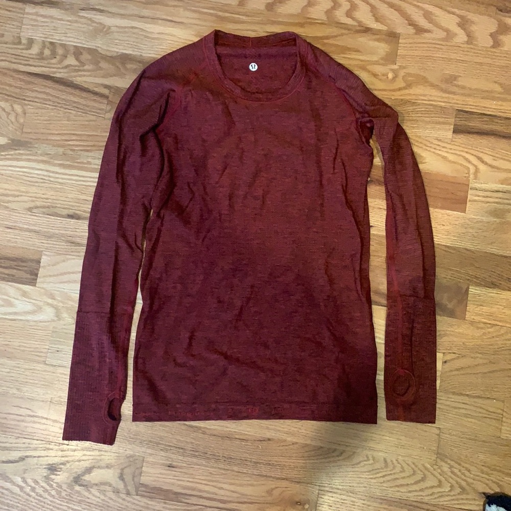 Lululemon size 8 long sleeve